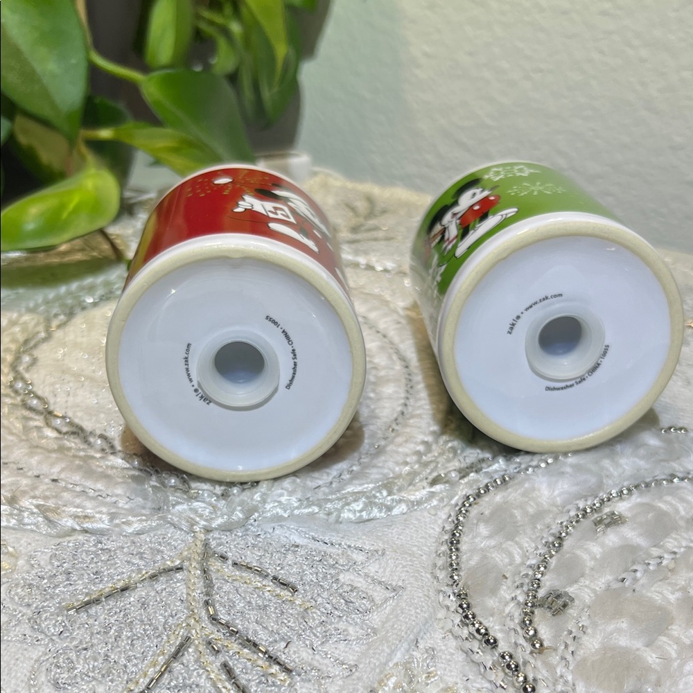 Disney Festive Mickey and Minnie Salt & Pepper Shaker Set - Red and Green - Picture 7 of 8